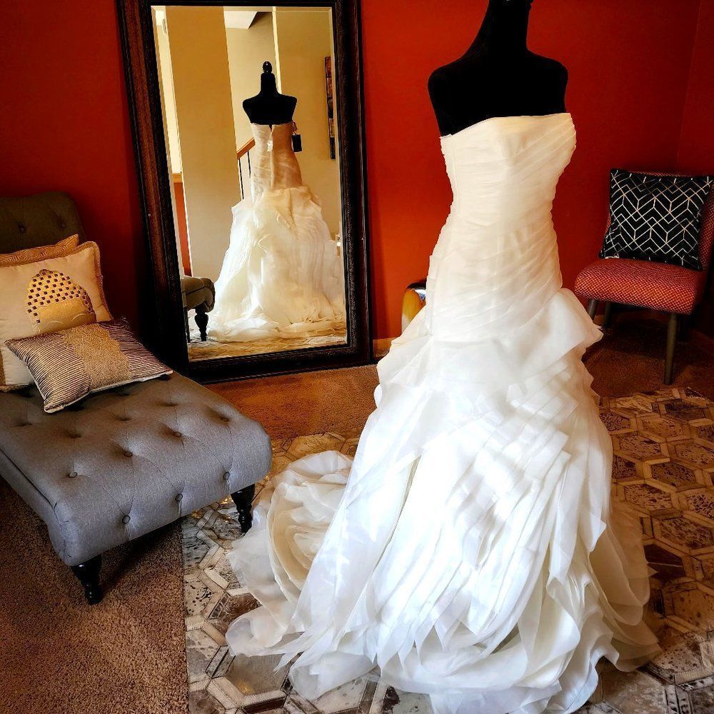 NWT White by Vera Wang Organza Trumpet Wedding Dress Style VW351011 - Size 4!